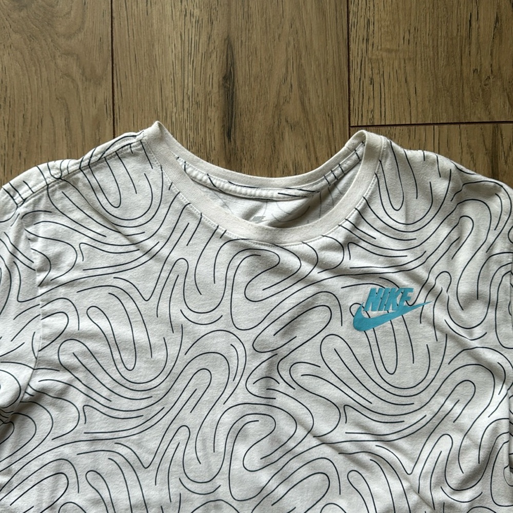 Nike Old School Logo White and Black Line Design T-Shirt Men’s Large